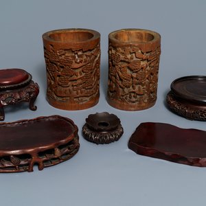 Deux pots à pinceaux en bambou et cinq socles en bois, Chine, 19/20ème — photo 1