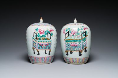 Deux pots couverts en porcelaine de Chine famille rose, 19ème