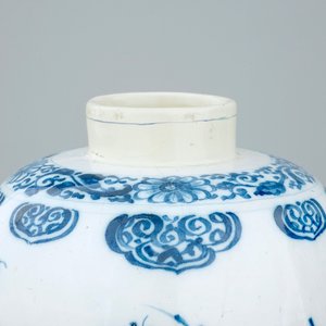 Deux pots en faïence de Delft au décor de chinoiserie, 17/18ème — photo 5