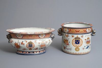 Deux rafraichissoirs en porcelaine aux armes du Roi de France Louis XV, Samson, Paris, 19ème
