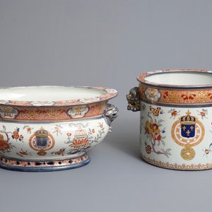Deux rafraichissoirs en porcelaine aux armes du Roi de France Louis XV, Samson, Paris, 19ème — photo 1