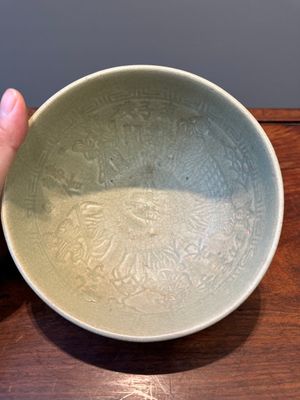 Deux rares bols en porcelaine de Chine céladon de Longquan à décor figuratif, Yuan — photo 12