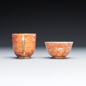 Deux rares tasses et une soucoupe en porcelaine de Chine en rouge de fer et doré à décor de scène européenne, Qianlong — photo 5
