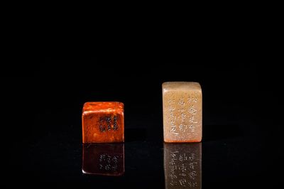 Deux sceaux en jade rouille et stéatite de sang de coq, Chine, Qing