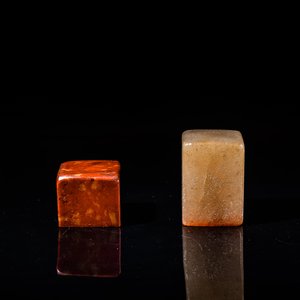 Deux sceaux en jade rouille et stéatite de sang de coq, Chine, Qing — photo 2