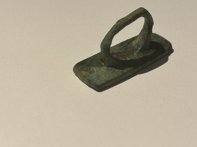 Deux sceaux romains en bronze aux inscriptions 'SOFRONI' et 'DISUC', ca. 2ème — photo 15