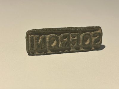 Deux sceaux romains en bronze aux inscriptions 'SOFRONI' et 'DISUC', ca. 2ème — photo 24