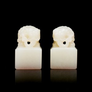 Deux sceaux sculptés en jade blanc en forme d'éléphant aux caractères Wen Yuan Ge Bao 文渊阁寳 et Wen Hua Dian Bao 文華殿寶, Chine, Qing — photo 3