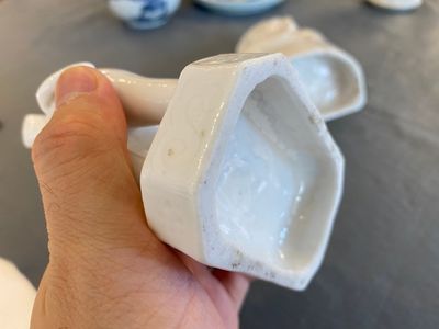 Deux sculptures de Guanyin et d'un marchand sogdien sur éléphants en porcelaine blanche de Chine de Dehua, Kangxi — photo 5