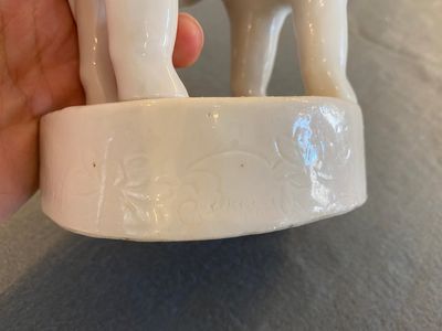 Deux sculptures de Guanyin et d'un marchand sogdien sur éléphants en porcelaine blanche de Chine de Dehua, Kangxi — photo 9