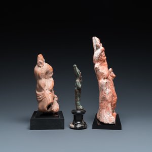 Deux sculptures en terre cuite, une en bronze et une amulette turquoise, Egypte, Basse époque et période ptolémaïque — photo 3