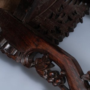 Deux socles en bois sculpté montés de plaques en marbre, Chine, 19/20ème — photo 12