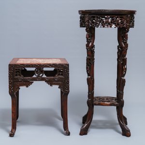 Deux socles en bois sculpté montés de plaques en marbre, Chine, 19/20ème — photo 3