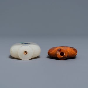 Deux tabatières en jade blanc incrusté de pierres dures et en ambre sculpté, Chine, 18/19ème — photo 3