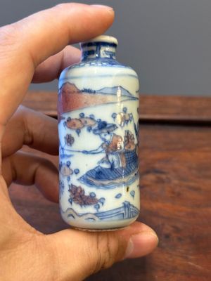 Deux tabatières en porcelaine de Chine en bleu, blanc et rouge de cuivre, marque de Qianlong, 19ème — photo 10