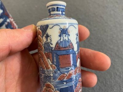 Deux tabatières en porcelaine de Chine en bleu, blanc et rouge de cuivre, marque de Yongzheng, 19ème — photo 7