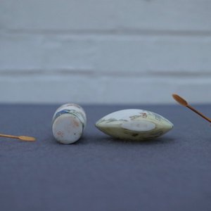 Deux tabatières en verre blanc émaillé, marques de Guyue Xuan, prob. ateliers impériaux, Pékin, Qianlong — photo 9