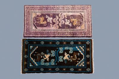 Deux tapis de forme rectangulaire en laine, Chine, 19/20ème