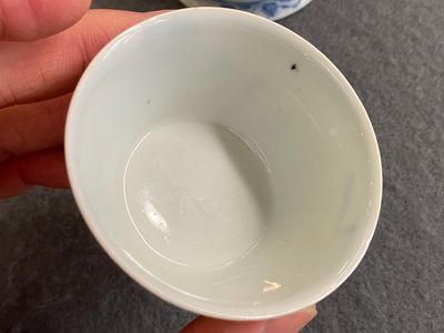 Deux tasses en porcelaine de Chine en bleu et blanc, Yongzheng — photo 9