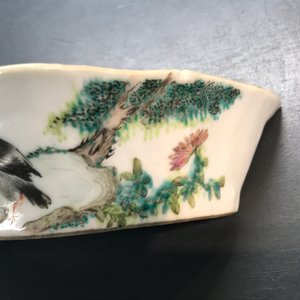 Deux tasses en porcelaine de Chine famille rose, un plat et une théière en qianjiang cai et un vase hu, 19/20ème — photo 24