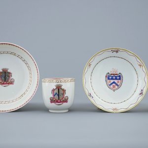 Deux tasses et soucoupes en porcelaine de Chine à décor armorié, Qianlong, 18ème — photo 1