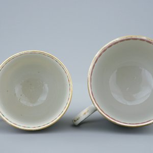 Deux tasses et soucoupes en porcelaine de Chine à décor armorié, Qianlong, 18ème — photo 4