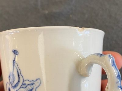 Deux tasses et soucoupes en porcelaine de Chine en bleu et blanc à sujet mythologique figurant Neptune, Qianlong — photo 8