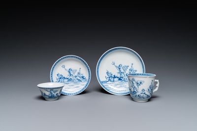 Deux tasses et soucoupes en porcelaine de Chine en bleu et blanc à sujet mythologique figurant Neptune, Qianlong