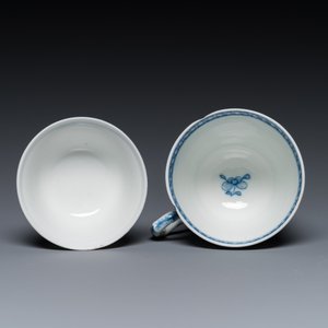 Deux tasses et soucoupes en porcelaine de Chine en bleu et blanc à sujet mythologique figurant Neptune, Qianlong — photo 8