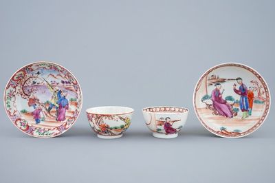 Deux tasses et soucoupes en porcelaine de Chine famille rose aux décors mandarins, Qianlong