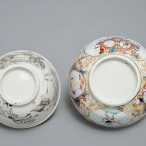 Deux tasses et soucoupes en porcelaine de Chine famille rose et grisaille, Qianlong — photo 9
