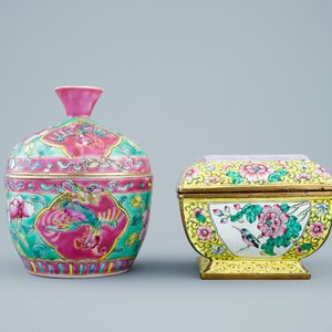 Deux tasses et soucoupes et deux boîtes couvertes en porcelaine de Chine famille rose et émaille de Canton, 19/20ème — photo 4