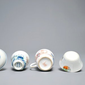 Deux tasses et trois bols en porcelaine de Chine famille rose et verte, marques divers, 18/19ème — photo 5