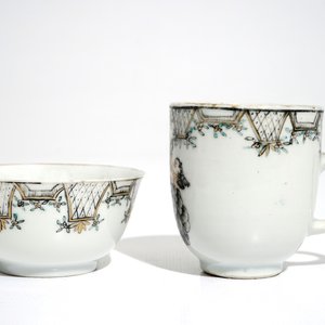 Deux tasses et une soucoupe en porcelaine de Chine grisaille à décor mythologique de Vénus et Cupidon, Qianlong — photo 5