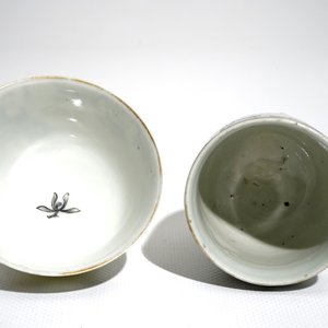 Deux tasses et une soucoupe en porcelaine de Chine grisaille à décor mythologique de Vénus et Cupidon, Qianlong — photo 9