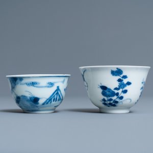 Deux tasses, un kendi, un vase couvert et une boîte à thé en porcelaine de Chine en bleu et blanc et de style Imari, Wanli et Kangxi — photo 11