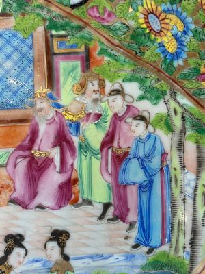 Deux tazzas de forme ovale en porcelaine de Chine famille rose de Canton, 19ème — photo 5