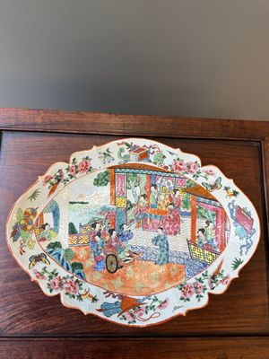 Deux tazzas de forme ovale en porcelaine de Chine famille rose de Canton, 19ème — photo 10