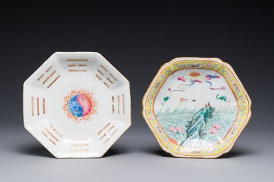 Deux tazzas en porcelaine de Chine famille rose, marque et époque de Tongzhi