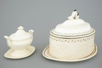 Deux terrines en creamware anglais, pour le marché hollandais, vers 1800