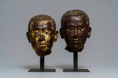 Deux têtes de Bouddha en terre cuite laqué et doré, Thaïlande, période Ayutthaya, 18ème