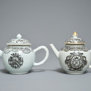 Deux théières armoriées en porcelaine de Chine grisaille, Qianlong — photo 2