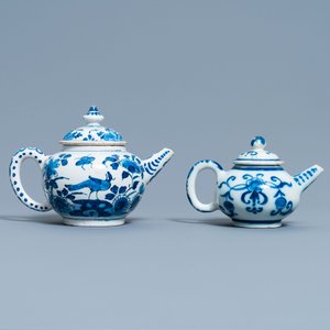Deux théières couvertes en faïence de Delft en bleu et blanc, 18ème — photo 4