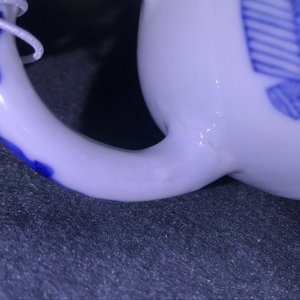 Deux théières couvertes en porcelaine de Chine bleu et blanc, marques Yu et Jiajing, Kangxi — photo 11