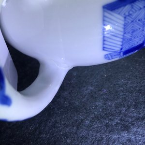 Deux théières couvertes en porcelaine de Chine bleu et blanc, marques Yu et Jiajing, Kangxi — photo 10