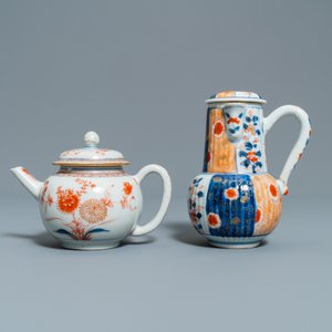 Deux théières couvertes en porcelaine de Chine en bleu et blanc et deux de style Imari, Kangxi — photo 8
