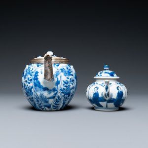 Deux théières couvertes en porcelaine de Chine en bleu et blanc, Kangxi — photo 3