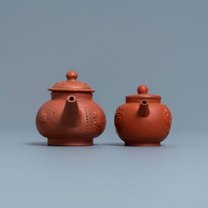 Deux théières couvertes en terre rouge de Delft, vers 1700 — photo 4