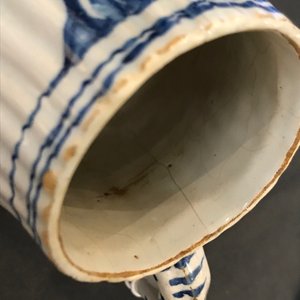 Deux théières en faïence de Delft bleu et blanc à décor de chinoiserie, 18ème — photo 17