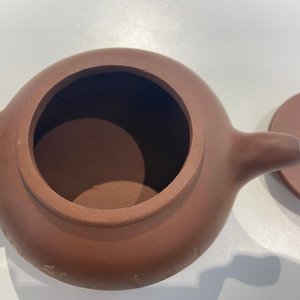 Deux théières en grès de Yixing et un groupe en famille rose figurant Shou Lao, Kangxi et 20ème — photo 22